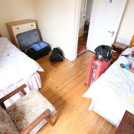 Castle Hostel Балликасл Экстерьер фото