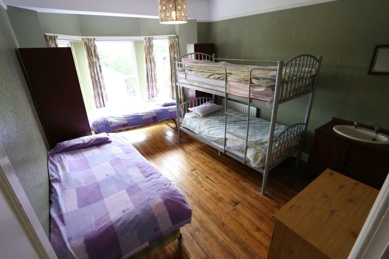 Castle Hostel Балликасл Экстерьер фото