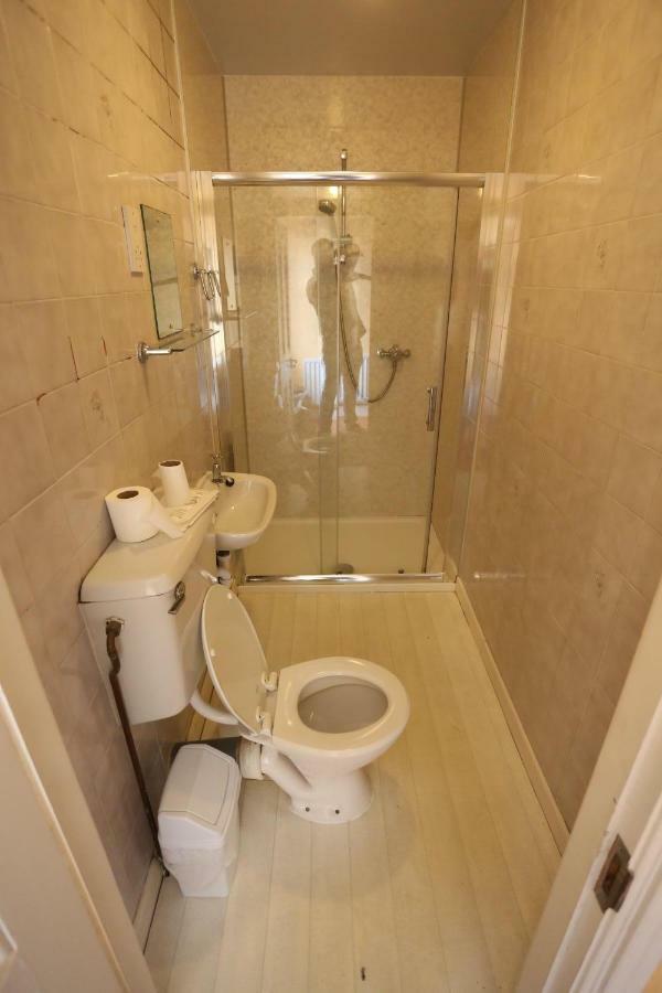Castle Hostel Балликасл Экстерьер фото